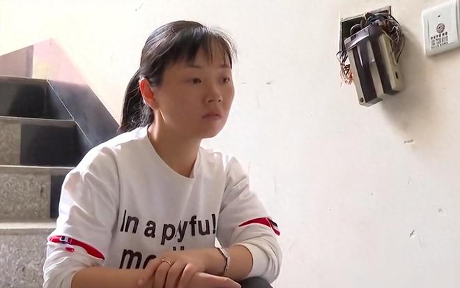 单身母亲赶出家门背后真相令人泪目m6米乐app湖南14岁女儿将(图2)