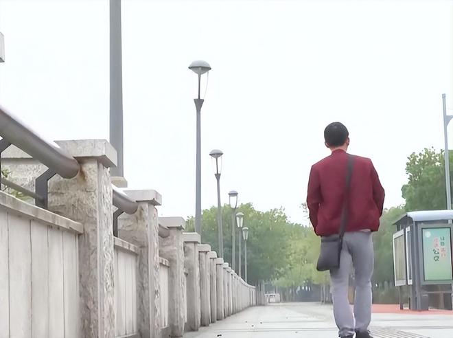 单身母亲赶出家门背后真相令人泪目m6米乐app湖南14岁女儿将(图4)