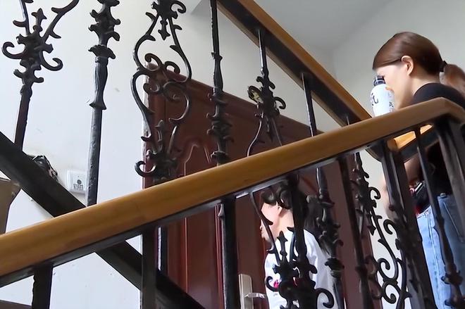 单身母亲赶出家门背后真相令人泪目m6米乐app湖南14岁女儿将(图3)