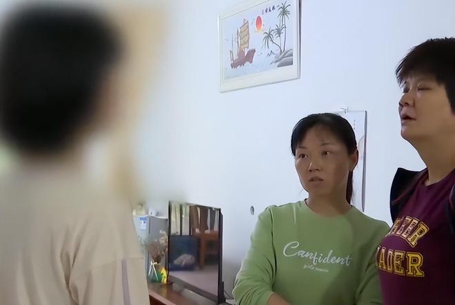 单身母亲赶出家门背后真相令人泪目m6米乐app湖南14岁女儿将(图11)