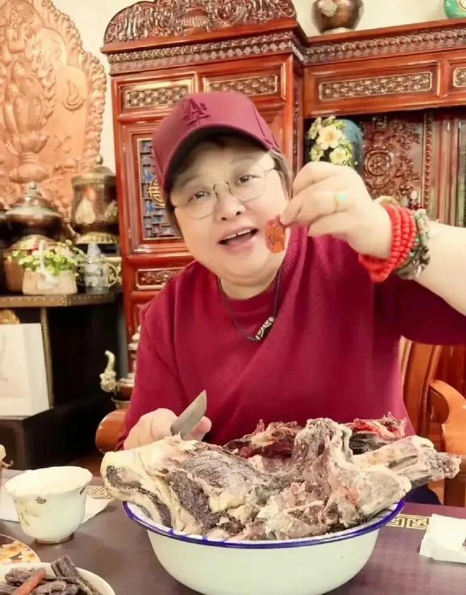 歌唱家遗愿是不设灵堂 不办葬礼韩红母亲去世！享年78岁是著名(图4)